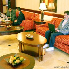 Отель Hampton Inn & Suites Los Angeles Burbank Airport Лос-Анджелес интерьер отеля