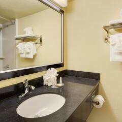 Отель Baymont by Wyndham Charlotte Airport North / I-85 North ванная фото 2