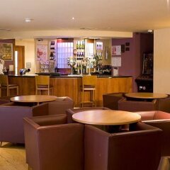 Отель Premier Inn Watford Central гостиничный бар