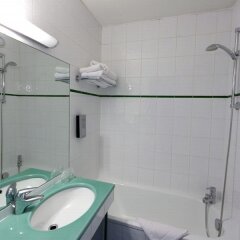 Отель ibis Styles Paris Massena Olympiades Франция, Париж - 2 отзыва об отеле, цены и фото номеров - забронировать отель ibis Styles Paris Massena Olympiades онлайн ванная фото 2