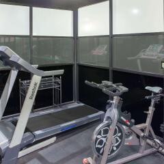 Отель Ramada by Wyndham Culver City фитнесс-зал