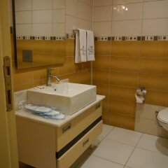 Turkuaz Port Hotel Турция, Бююкчекмедже - отзывы, цены и фото номеров - забронировать отель Turkuaz Port Hotel онлайн ванная фото 2