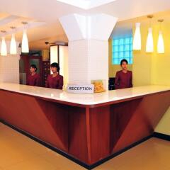 Clover Hotel интерьер отеля