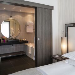 Отель Hôtel Le Canberra - Hôtels Ocre et Azur ванная