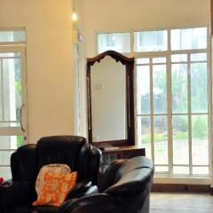 Отель Moonplains Hemaya Bungalow комната для гостей
