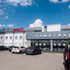 Гостиница West парковка
