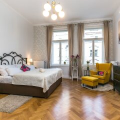 Отель The Old Town Square & Parizska Apartments Чехия, Прага - отзывы, цены и фото номеров - забронировать отель The Old Town Square & Parizska Apartments онлайн комната для гостей фото 4
