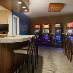 Отель Days Inn by Wyndham Trois-Rivieres гостиничный бар