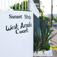 Апартаменты Sunset Strip Acadia Guest Apartment парковка