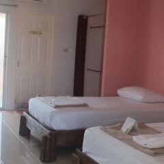 Апартаменты Sophon.19 Apartment (Baan Klang Noen) комната для гостей фото 5