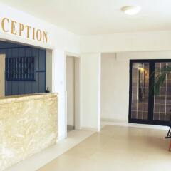 Mavina Hotel and Apartments интерьер отеля
