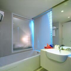 Отель Citrus Sukhumvit 13 by Compass Hospitality ванная фото 2