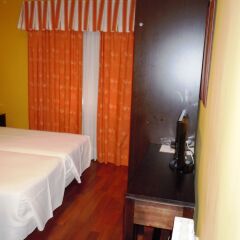 Hotel Husa Urogallo сейф в номере