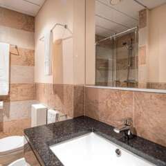 iu Hotel Luanda Viana ванная