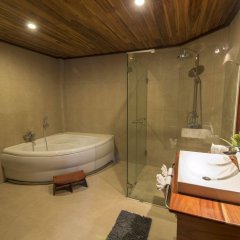 Отель Sada Hotel Лаос, Луангпхабанг - отзывы, цены и фото номеров - забронировать отель Sada Hotel онлайн ванная