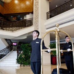 Rosedale Hotel and Suites Guangzhou парковка