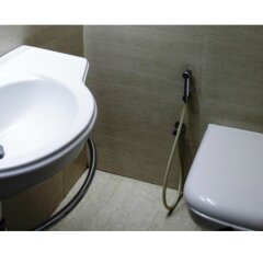 Hotel Elphinstone Annexe in Mumbai, India from 57$, photos, reviews - zenhotels.com bathroom