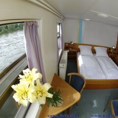 Отель Eastern & Western Comfort Hostelboat в номере