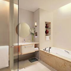 Отель Courtyard by Marriott Bangkok ванная