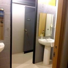 Отель SleepClub Hostel Таиланд, Краби - отзывы, цены и фото номеров - забронировать отель SleepClub Hostel онлайн ванная фото 2