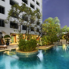 Отель AVANI Atrium Bangkok бассейн