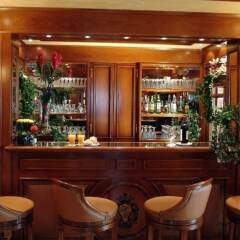 Champagne Palace Hotel гостиничный бар