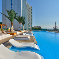 INTERNATIONAL Hotel Casino & Tower Suites бассейн
