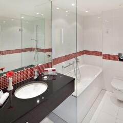 Отель Angelo By Vienna House Katowice Польша, Катовице - отзывы, цены и фото номеров - забронировать отель Angelo By Vienna House Katowice онлайн ванная