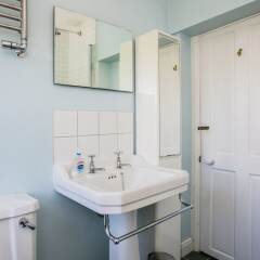 Отель Spacious 4 Bedroom Home In Finsbury Park ванная фото 2