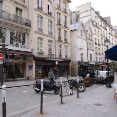 Отель Loft Basfour by Patios du Marais