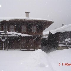 Отель Hadjigergy's Guest House Болгария, Сливен - отзывы, цены и фото номеров - забронировать отель Hadjigergy's Guest House онлайн спортивное сооружение