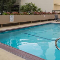 Отель Crowne Plaza Los Angeles International Airport США, Лос-Анджелес - 3 отзыва об отеле, цены и фото номеров - забронировать отель Crowne Plaza Los Angeles International Airport онлайн бассейн фото 3