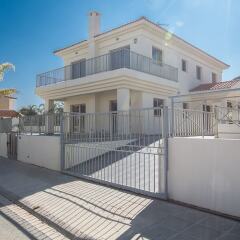 Отель Protaras Villa Theodora 1 парковка