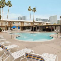 Отель Days Inn Las Vegas at Wild Wild West Gambling Hall США, Лас-Вегас - 8 отзывов об отеле, цены и фото номеров - забронировать отель Days Inn Las Vegas at Wild Wild West Gambling Hall онлайн бассейн фото 3