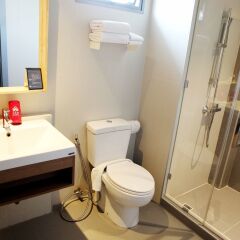 Отель Zen Rooms Ekkamai 6 Бангкок ванная
