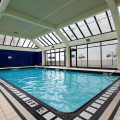 Отель Holiday Inn Vancouver Centre Канада, Ванкувер - отзывы, цены и фото номеров - забронировать отель Holiday Inn Vancouver Centre онлайн бассейн фото 3