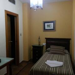 Hotel Almona комната для гостей