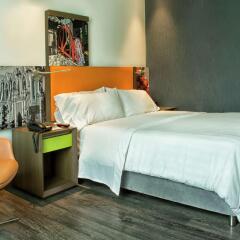 Отель Hampton by Hilton Cali удобства в номере