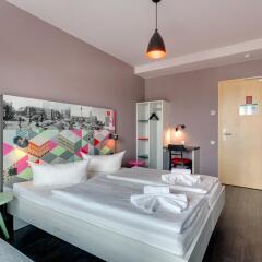 MEININGER Hotel Berlin Alexanderplatz 2* Улучшенный номер с различными типами кроватей