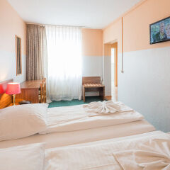 Отель City-Hotel Ansbach am Kurfürstendamm Германия, Берлин - 1 отзыв об отеле, цены и фото номеров - забронировать отель City-Hotel Ansbach am Kurfürstendamm онлайн комната для гостей фото 2