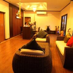 Отель Ploy Khumthong Boutique Resort Бангкок интерьер отеля