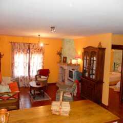 Отель House With 8 Bedrooms in Cenicientos, With Wonderful Mountain View and Furnished Terrace Эль-Баррако гостиничный бар