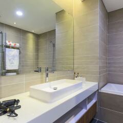 Отель Aurora Serviced Apartments - Adults Only Вьетнам, Хошимин - отзывы, цены и фото номеров - забронировать отель Aurora Serviced Apartments - Adults Only онлайн ванная