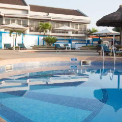 Отель Elmina Beach Resort бассейн