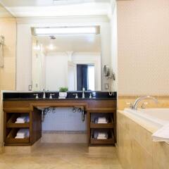 Kimpton Sir Francis Drake Hotel ванная
