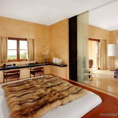Отель Castillo Hotel Son Vida, a Luxury Collection Hotel, Mallorca - Adults Only Испания, Сол-де-Майорка - 1 отзыв об отеле, цены и фото номеров - забронировать отель Castillo Hotel Son Vida, a Luxury Collection Hotel, Mallorca - Adults Only онлайн комната для гостей фото 3