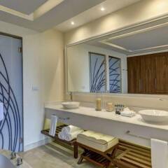Отель Breezes Grand Resort and Spa ванная