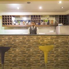 Отель Swayambhu Hotels and Apartments Непал, Катманду - отзывы, цены и фото номеров - забронировать отель Swayambhu Hotels and Apartments онлайн гостиничный бар