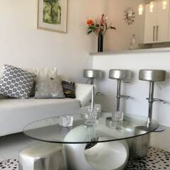 Отель Suites in Cannes Center Sea View в номере