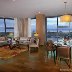 Апартаменты The Oct Harbour, Shenzhen - Marriott Executive Apartments комната для гостей фото 3